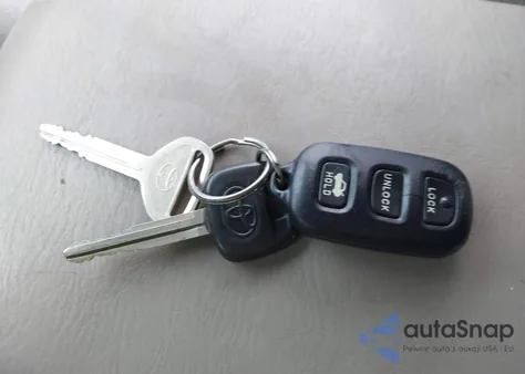 2004 Toyota Camry Le z USA, uszkodzony, nr VIN 4T1BE32KX4U312976